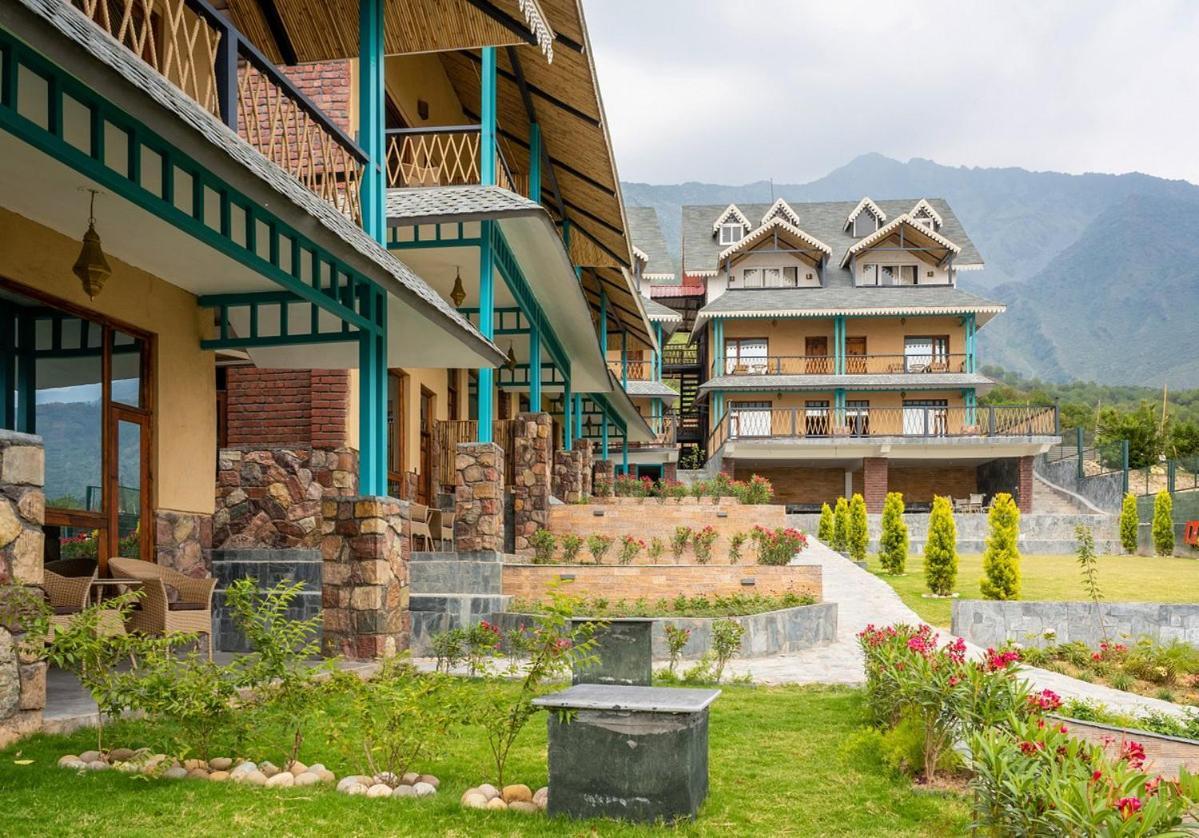 Tiaraa Jujurana Resort T Pathyar Exterior photo