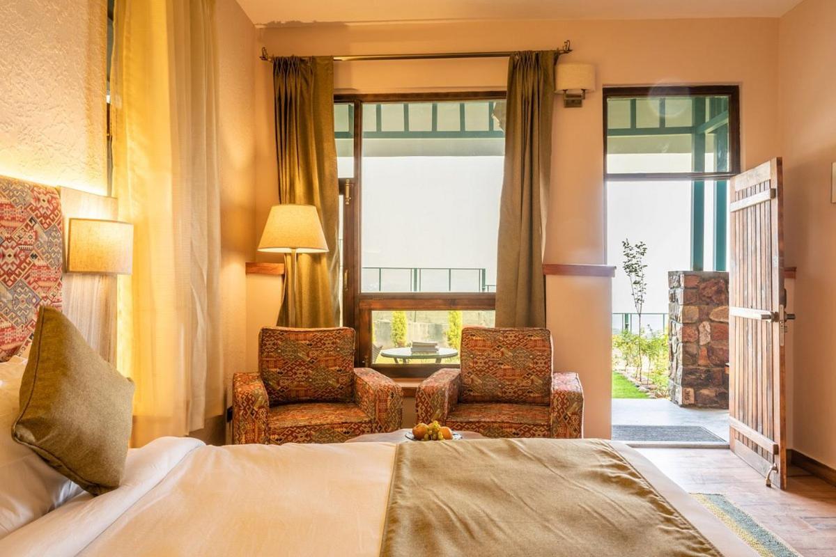 Tiaraa Jujurana Resort T Pathyar Exterior photo
